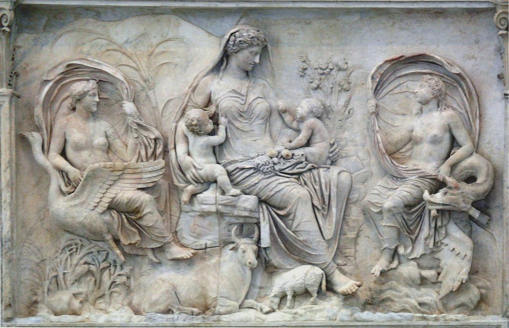 Saturnia Tellus Rilievo dell’Ara Pacis Augustae a Roma (uno molto simile è stato ritrovato a Cartagine)